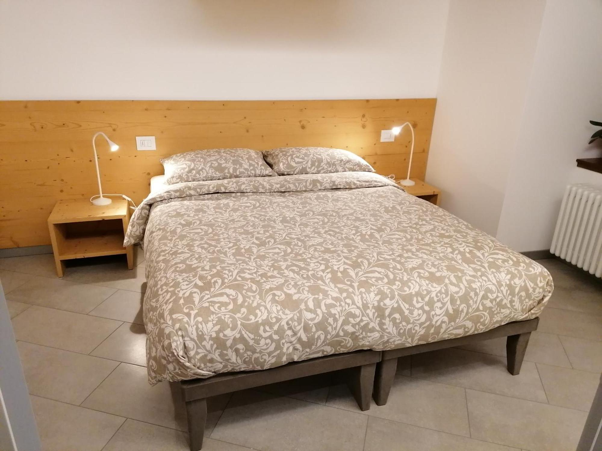 Old Town Apartments Tirano Phòng bức ảnh
