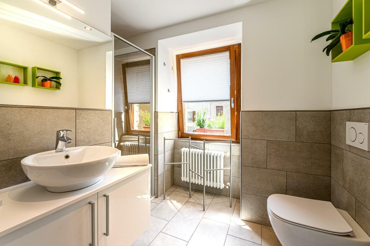 Old Town Apartments Tirano Ngoại thất bức ảnh